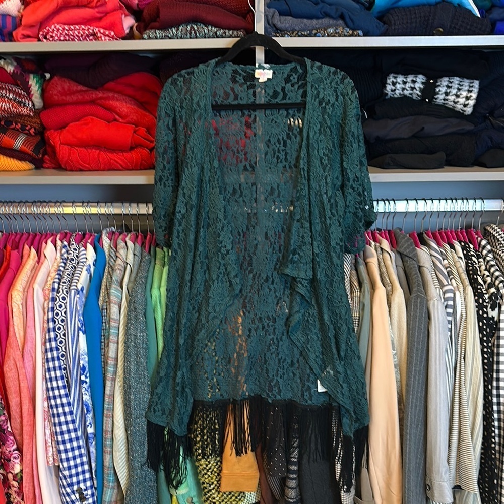 LuLaRoe green lace with black fringe 1/2 sleeve kimono size S